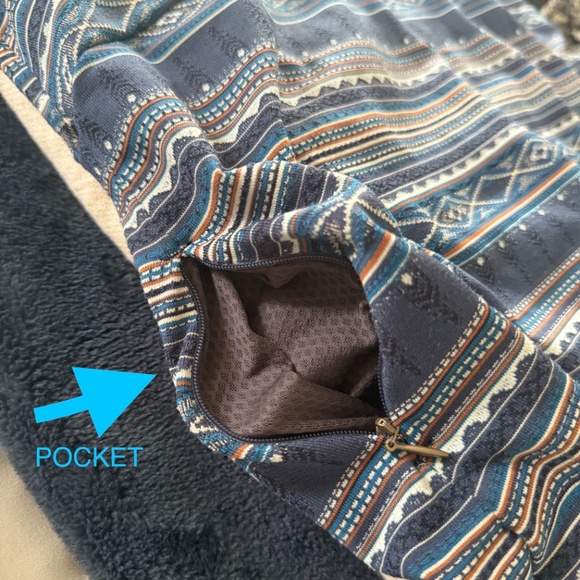 sherpa adventure gear dress, with zippered side pocket, size Medium - Picture 7 of 9